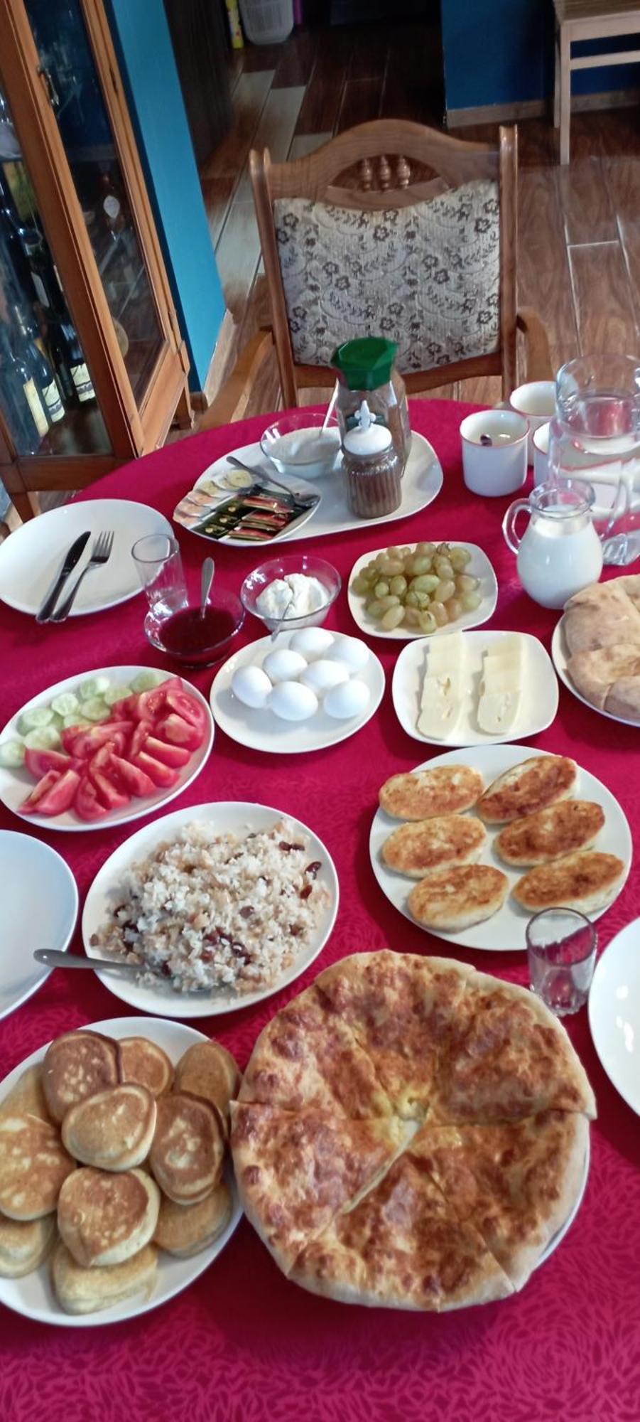 Mariana'S Guest House Mestia Bagian luar foto