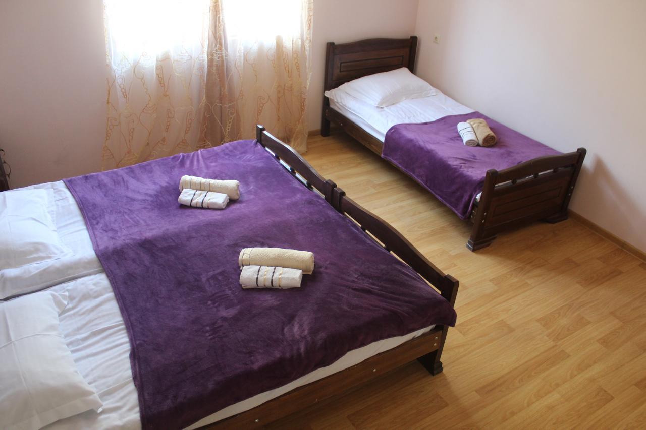 Mariana'S Guest House Mestia Bagian luar foto