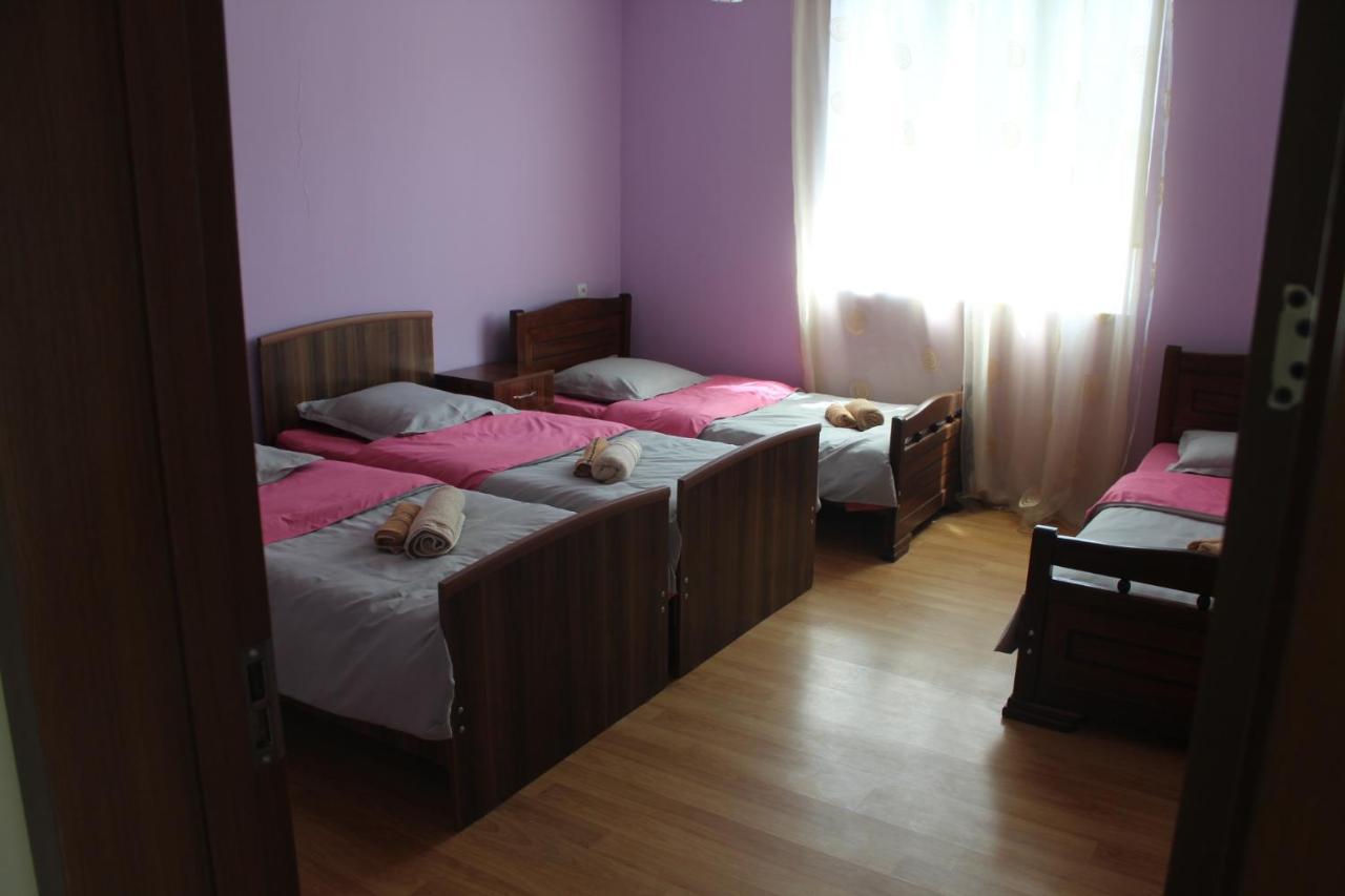 Mariana'S Guest House Mestia Bagian luar foto