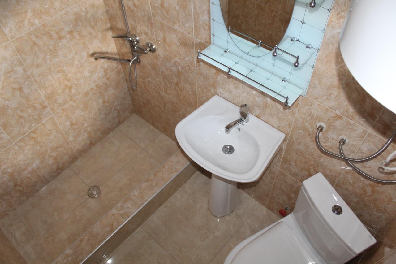Mariana'S Guest House Mestia Bagian luar foto