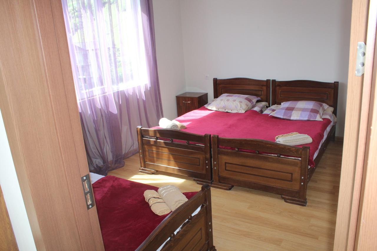 Mariana'S Guest House Mestia Bagian luar foto