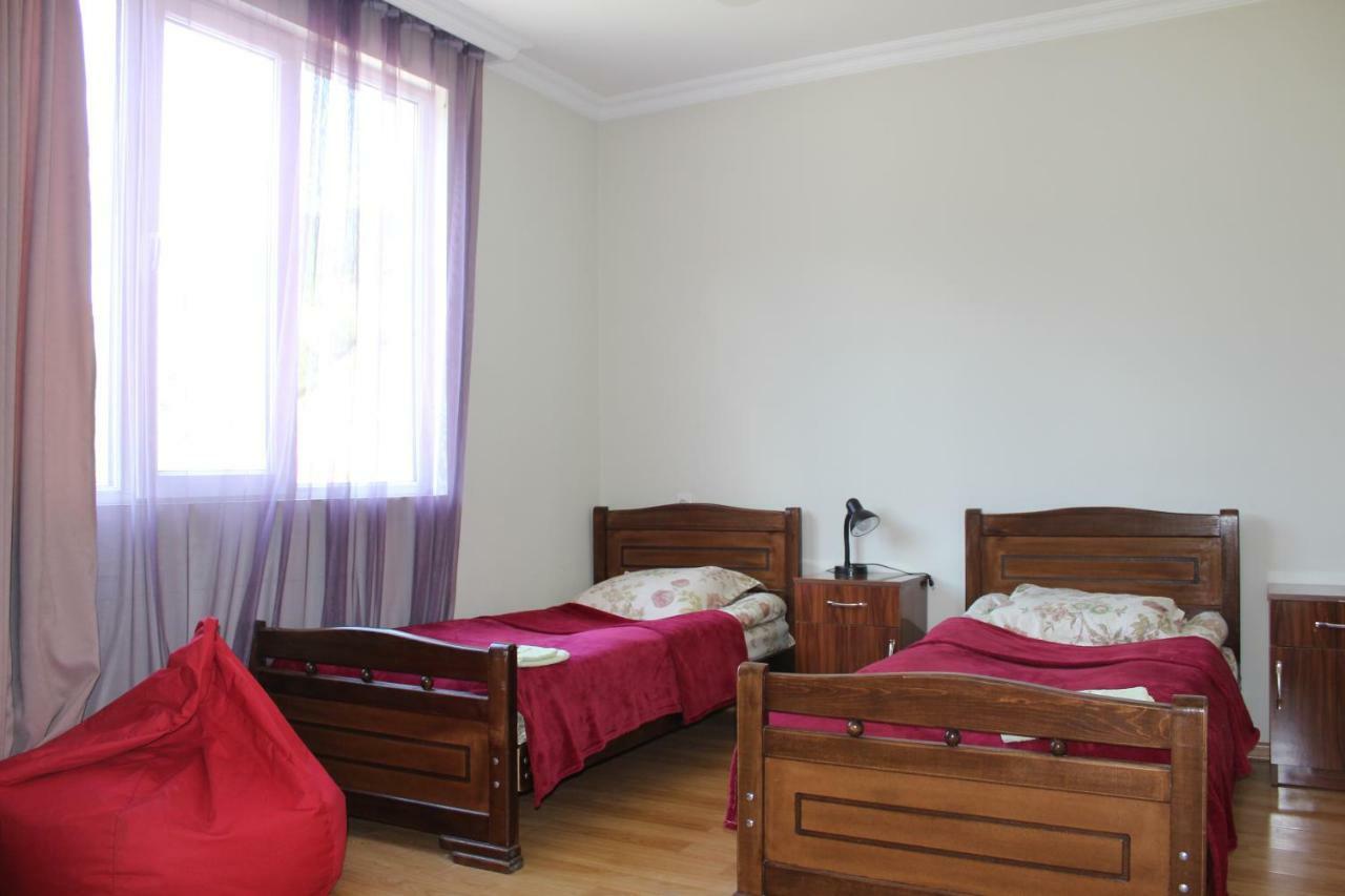 Mariana'S Guest House Mestia Bagian luar foto