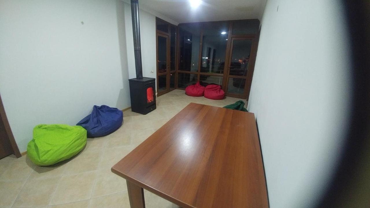 Mariana'S Guest House Mestia Bagian luar foto