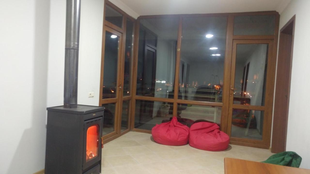 Mariana'S Guest House Mestia Bagian luar foto