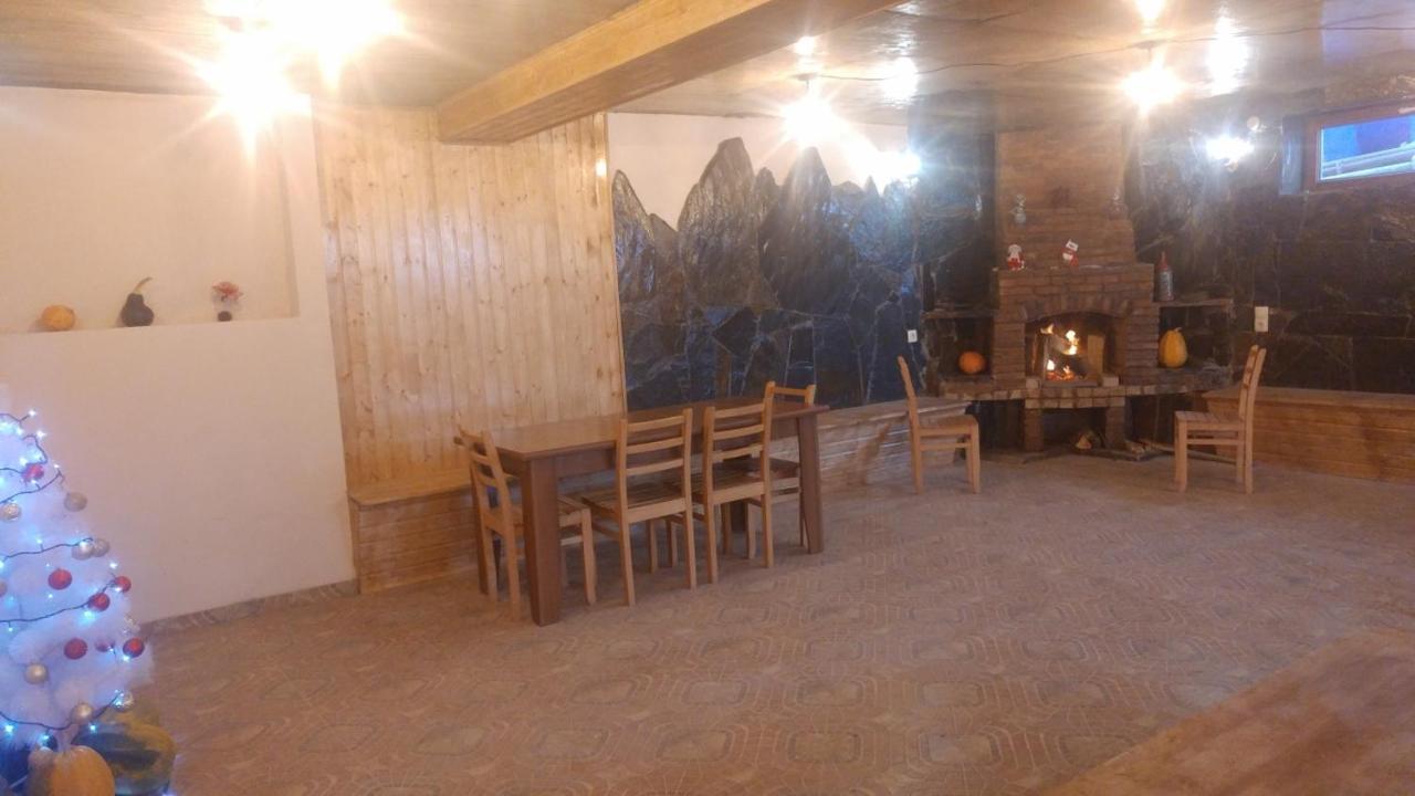 Mariana'S Guest House Mestia Bagian luar foto