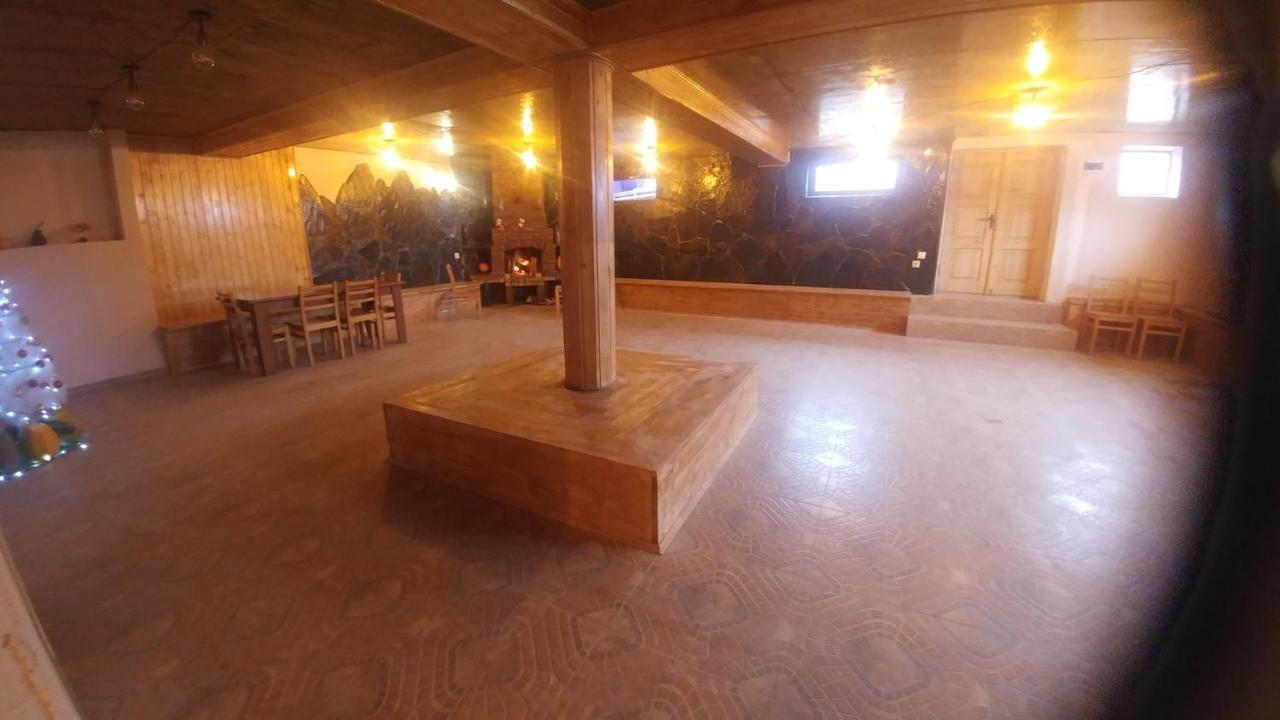 Mariana'S Guest House Mestia Bagian luar foto
